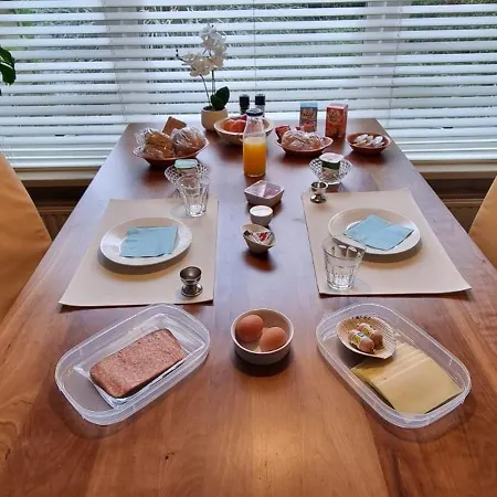 Oda ve Kahvaltı Oostrik 3*